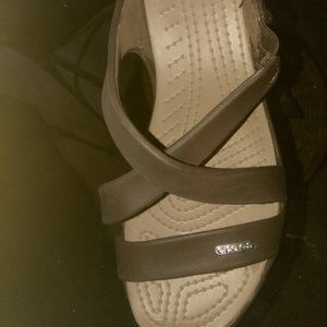 NEW Brown Platform Crocs Sandals (8)